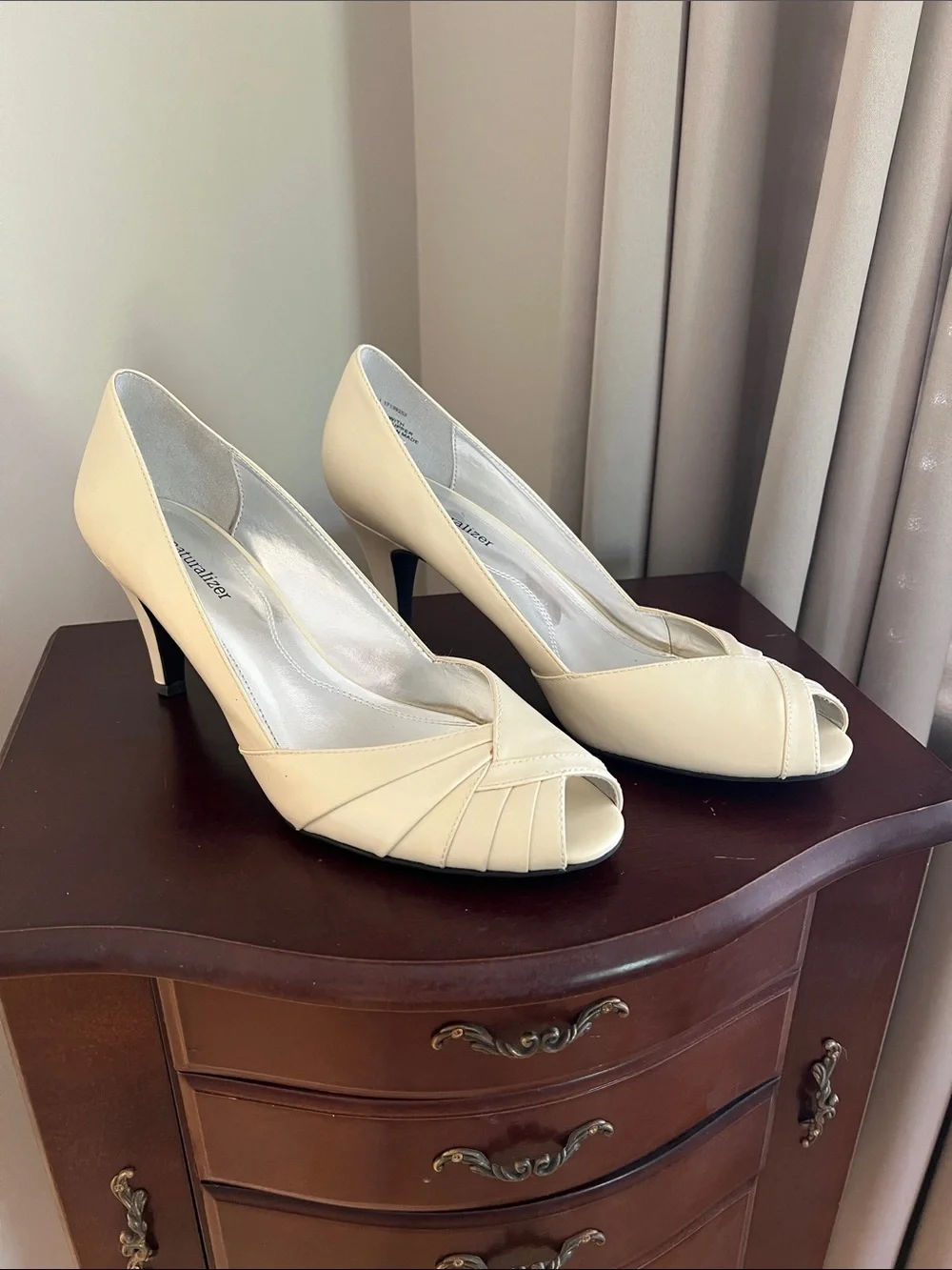 Naturalizer - Comfortable Cream Peep-Toe Heels - 9.5